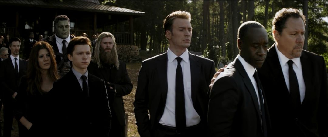 《复联4》"跪拜钢铁侠"片段为何删减?导演给出了答案_葬礼