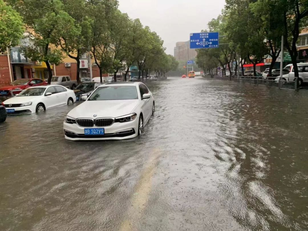 凌晨被利奇马呼醒狂风暴雨席卷宁波多地受淹严重天童爆发泥石流各方