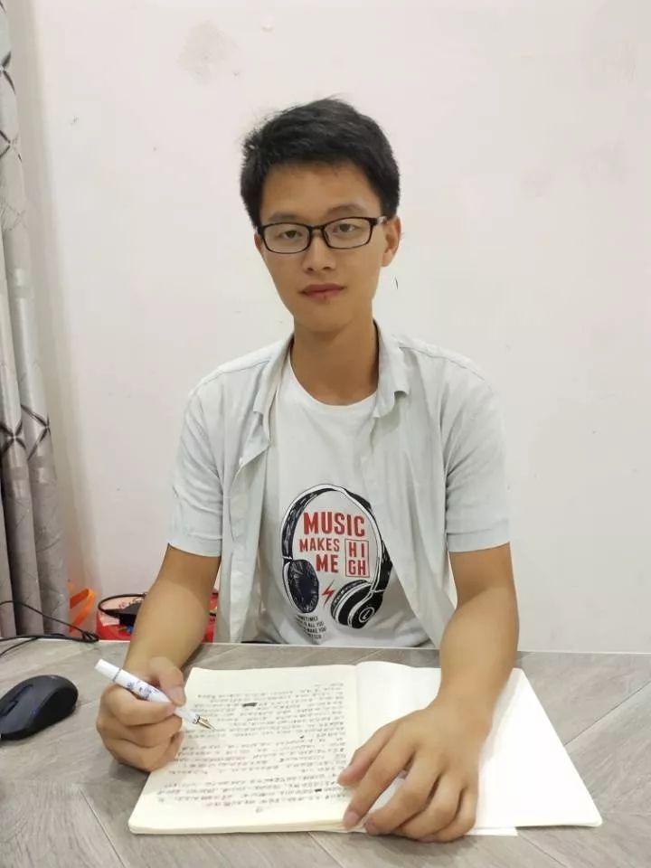 外联部部长 来自搜狐网