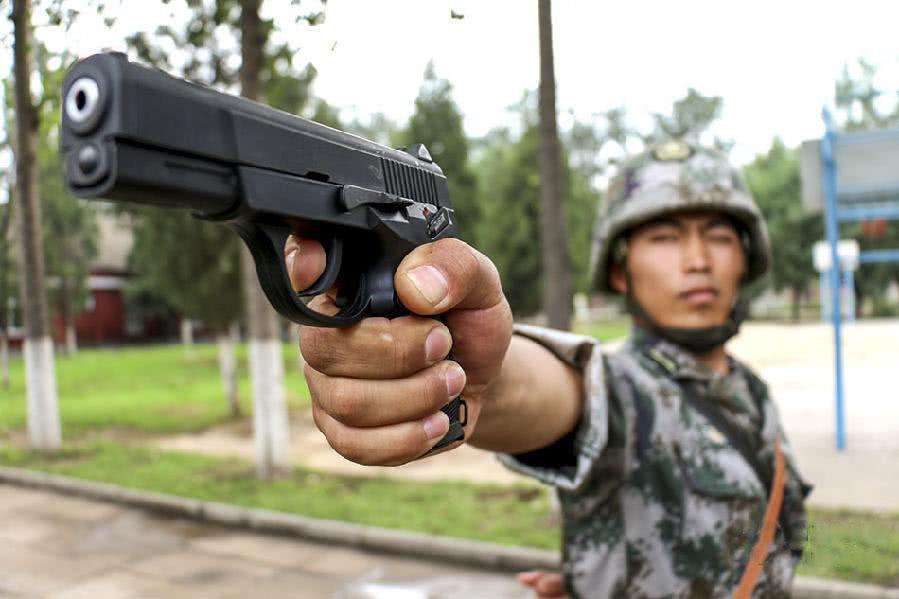 原创中国54式手枪最远能打1630米顶多烫到对手连皮肤都无法穿透