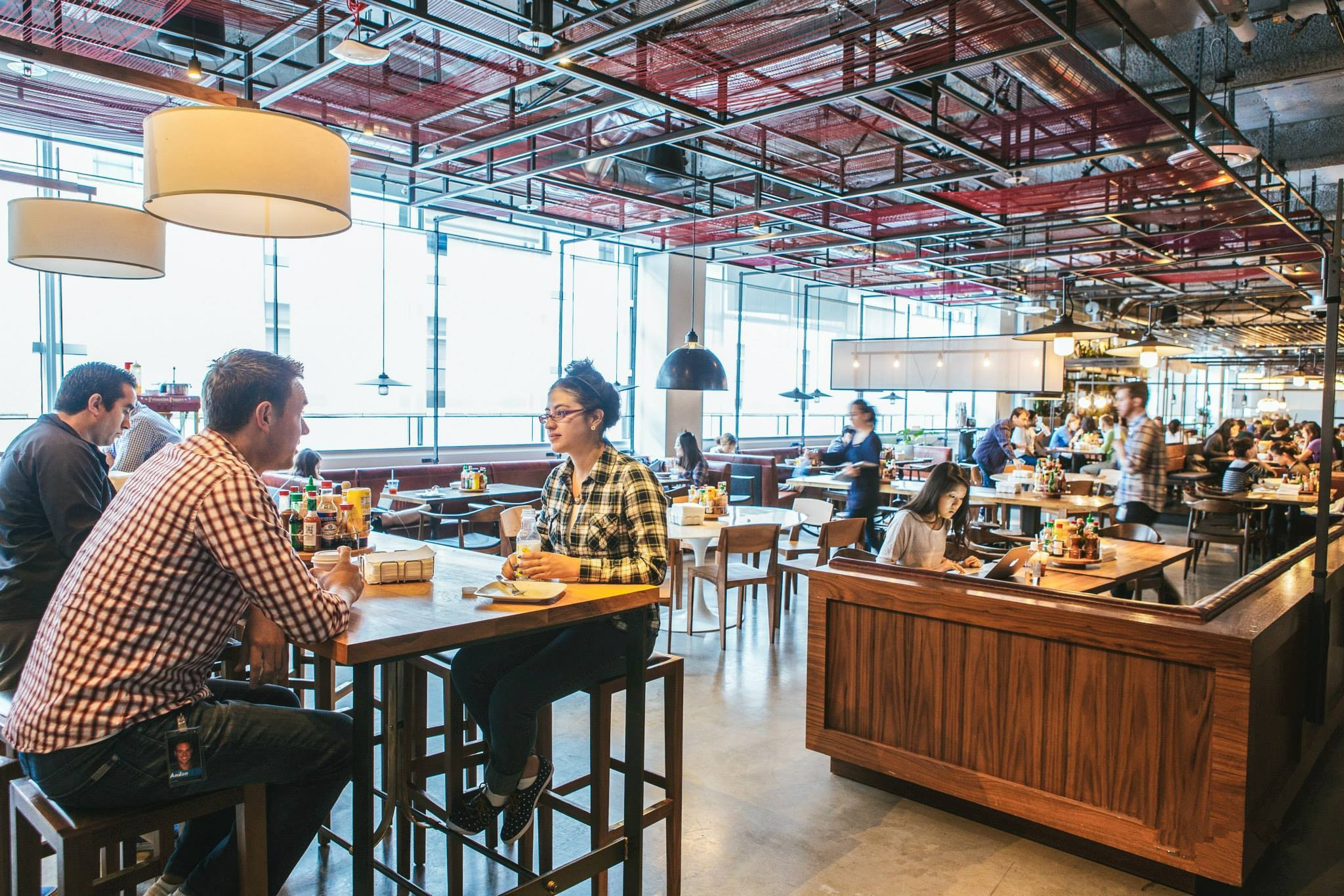 实拍外国知名公司的食堂谷歌员工一般站着进去躺着出来