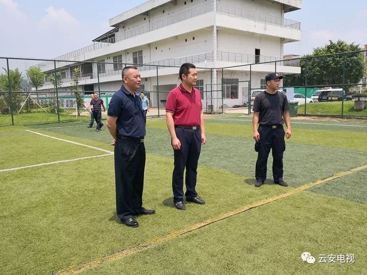 8月7日中午,云浮新区党工委副书记,管委会主任叶仲豪,在司徒耀荣局长