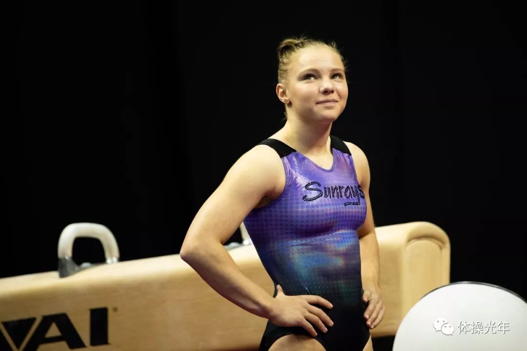 2019年全美锦标赛赛台拜尔斯平衡木亮相团720旋下