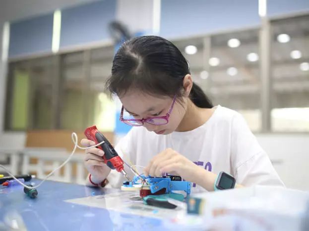 青少年电子制作,电子制作,简单的电子制作_大山谷图库