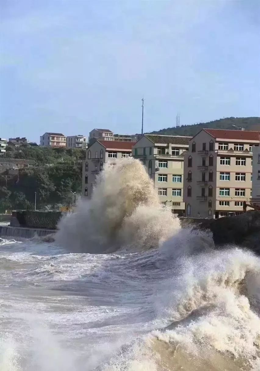 台州硬刚17级超强台风!部分地区水漫金山,已拉响防台警报