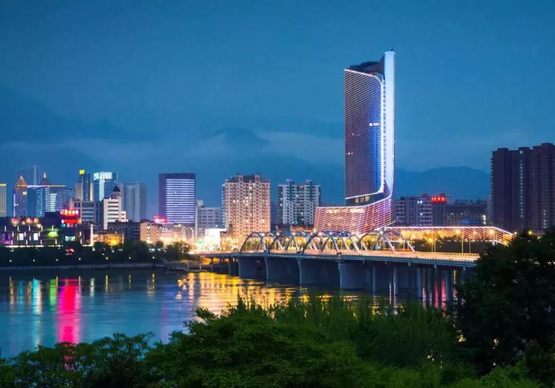 06699套系出澳门资深酒店集团桐庐富春江畔超级地标酒店宫廷风客房