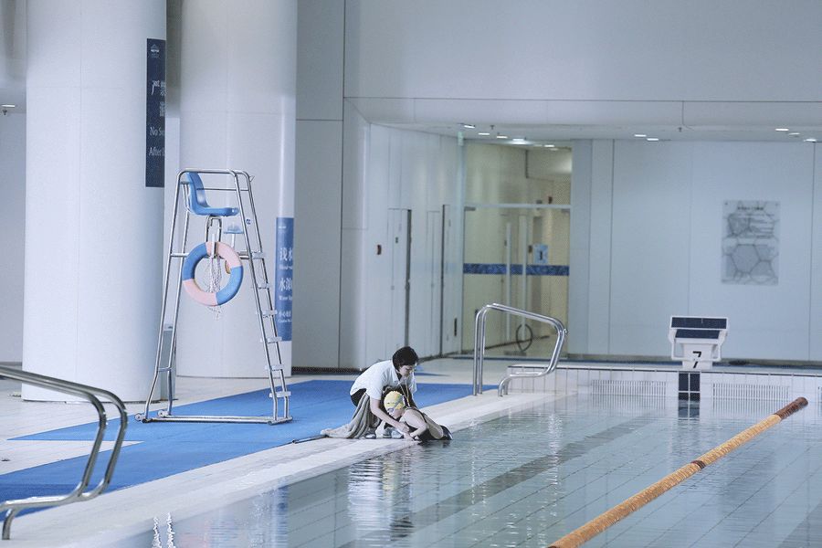 女子溺死在浅水区10名安全员无人发现水下的隐形死亡威胁你必须知道