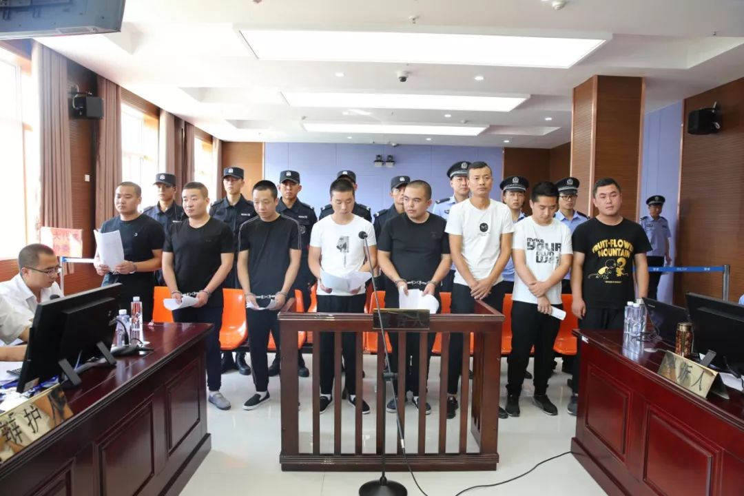 华池县人民法院公开开庭审理惠前鸿等8名被告人涉恶案