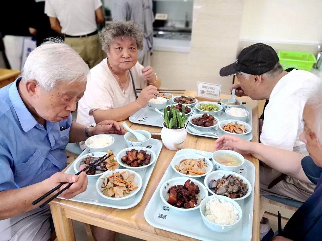 动态│沪东新村街道利津路老年助餐点正式开业