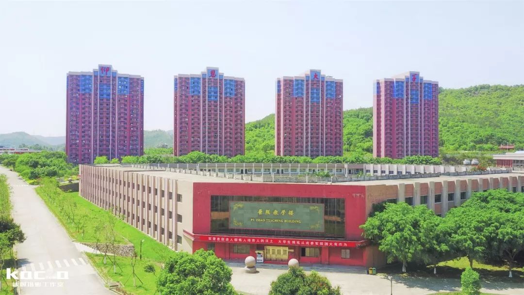 我是英语/商务英语专业的学生,我的教室在仰恩大学第三教学区(新区)的