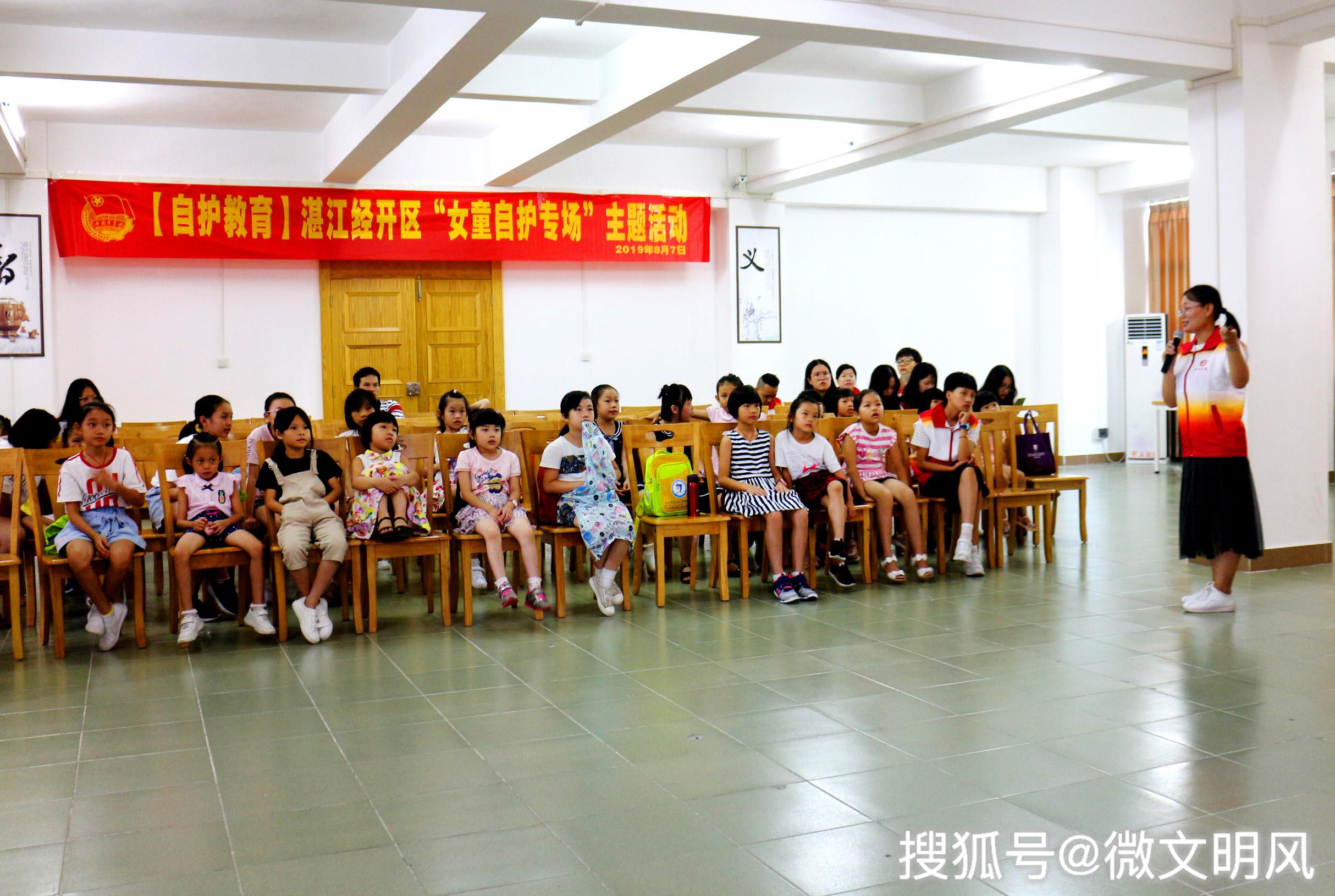 学校,辖区居住的青少年,机关干部,企事业单位职工和外来务工人员子女
