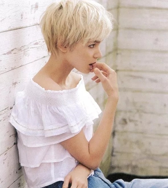 戈蔓婷女装短发女孩穿一字肩上衣可以吗