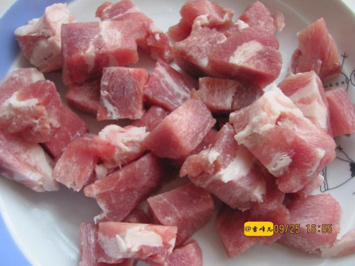 大块吃肉大口喝酒肉块炖土豆营养美味佳肴