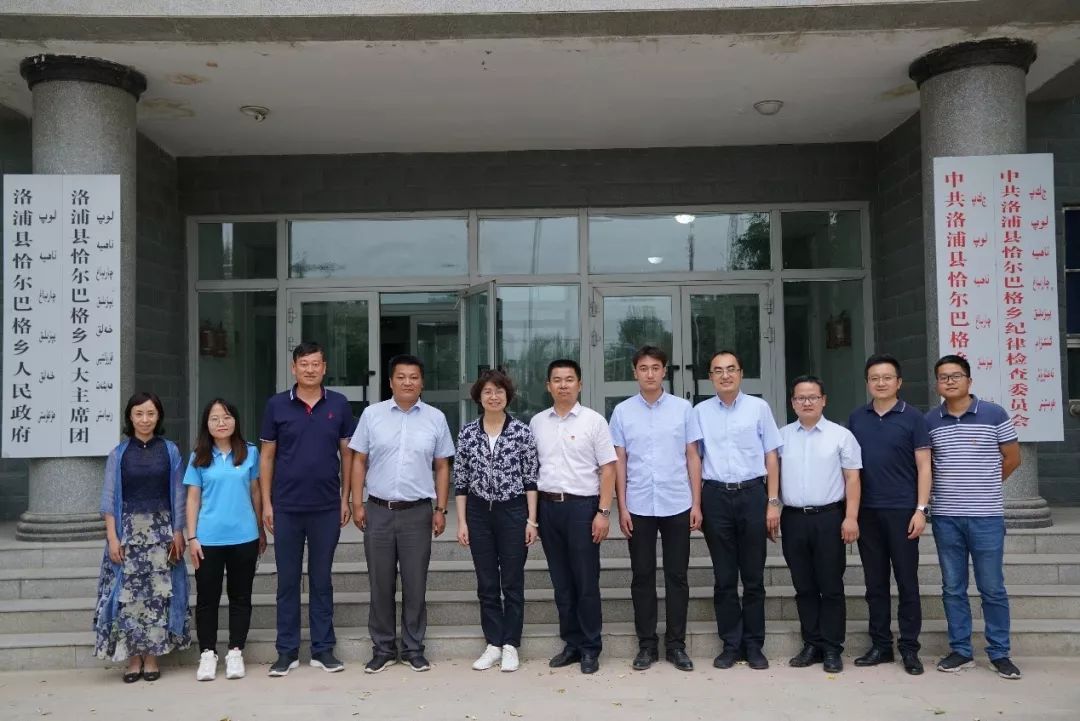 时讯天津大学党委副书记雷鸣一行看望和田地区毕业生并家访