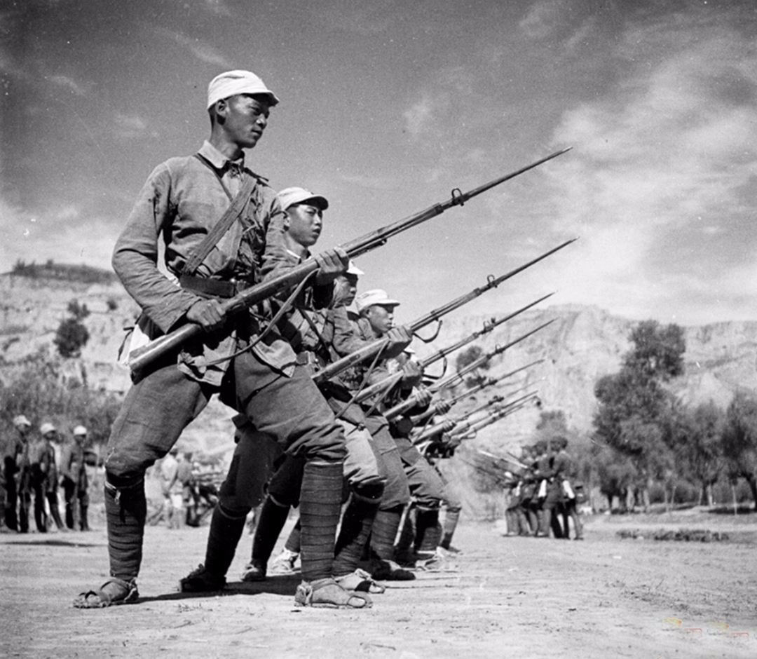日本记载:八路军手持红缨枪,血战日军大炮,飞枪贯穿日军身体