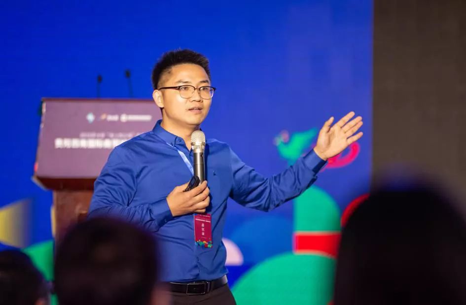 张义玲观点分享结束后,傅志勇,王鹏还与上海交通大学,浙江大学总裁