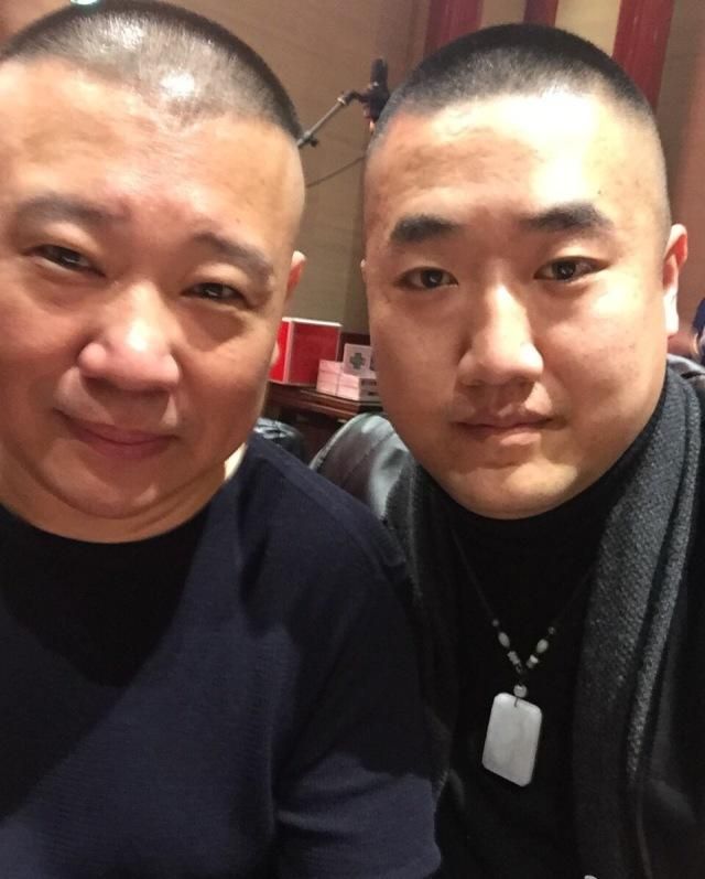 2006年,张康曾在德云社创办的传习社学习,所以他喊郭德纲一声"师傅"