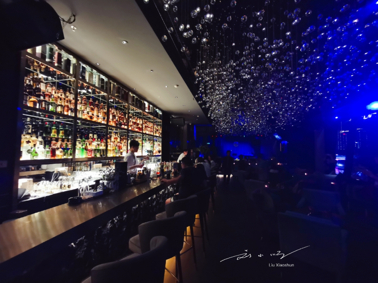 海南三亚最美的网红酒吧开在海天盛筵港旁游客抢着来打卡