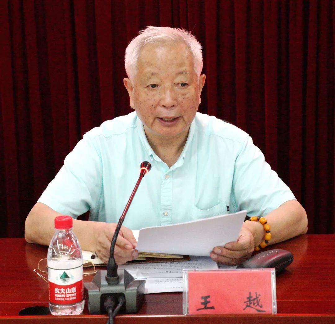 会上,区人大代表刘郑国,王越,王志强,张旭作了现场述职报告,武菊英,张