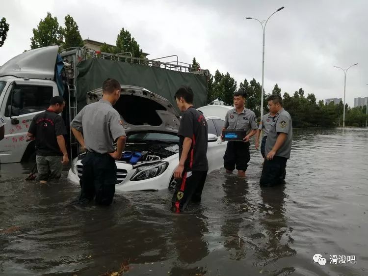 实拍暴雨狂击!滑县一夜之间许多车被淹!咋办?_车辆