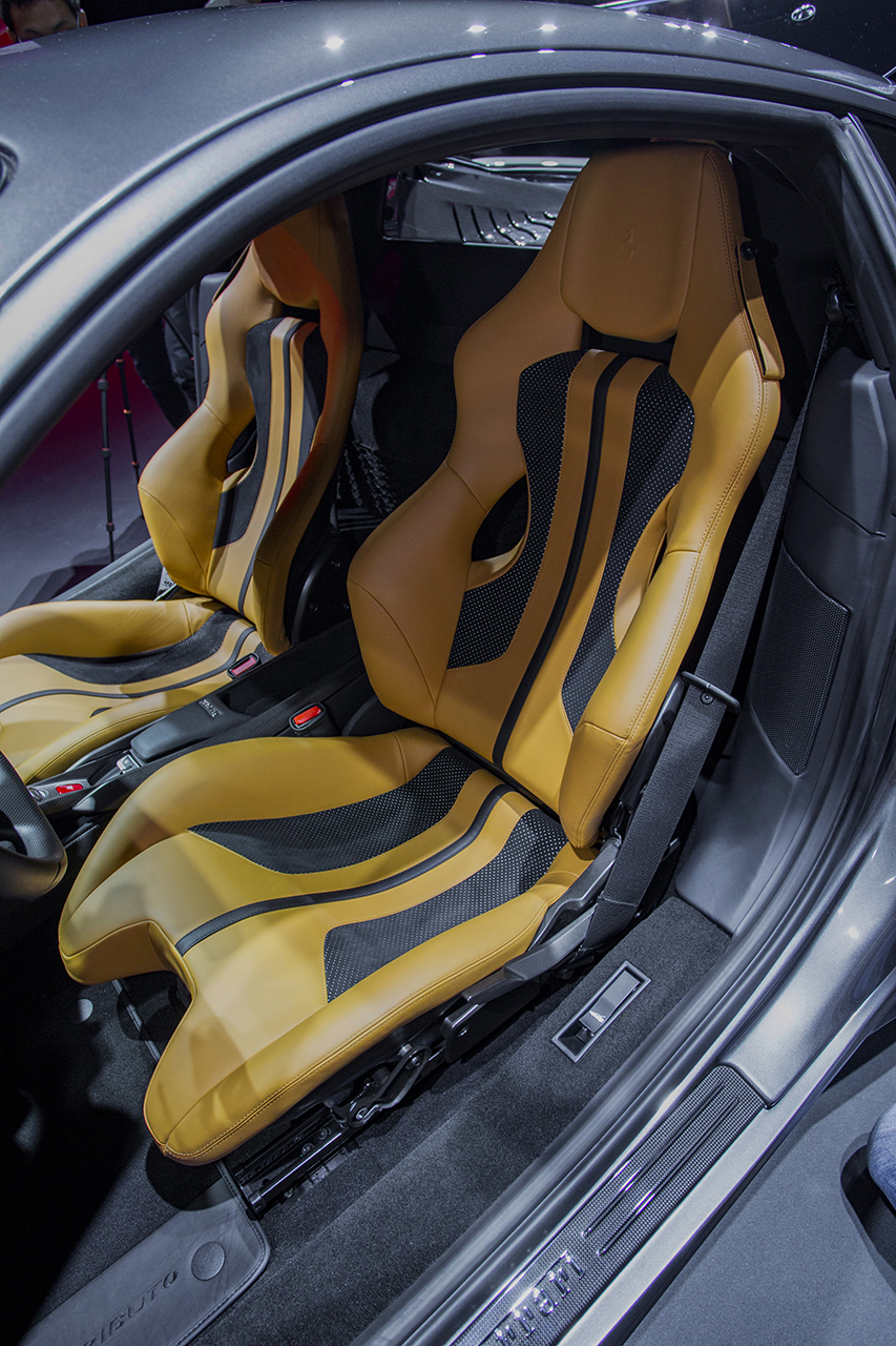 法拉利v8车型成绝版f8tributo是v8车型最后的倔强