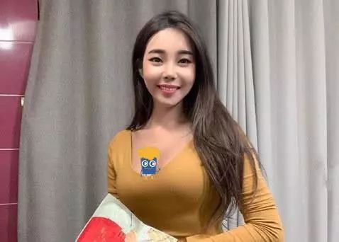 韩国举牌女郎走红,好身材健身打造_金吉娜