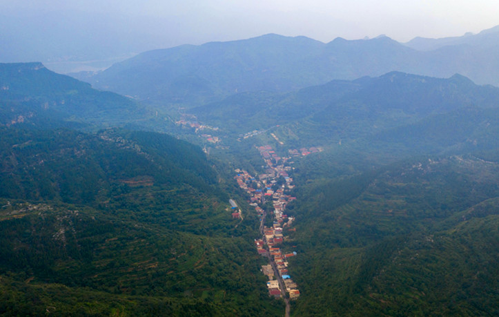 醉美!济南有个金钢纂村,劈山凿岭修出"愚公路,如今盘山公路美如画