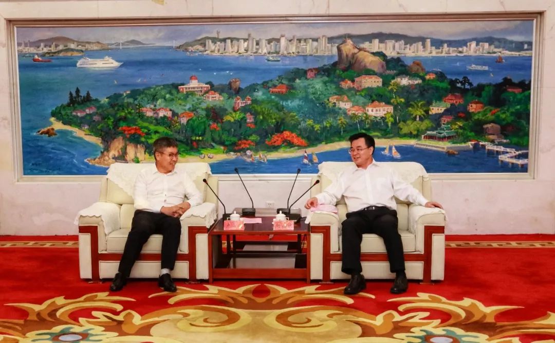 友好会谈厦门市委副秘书长,办公厅主任赖建州,厦门市财政局局长黄珠龙