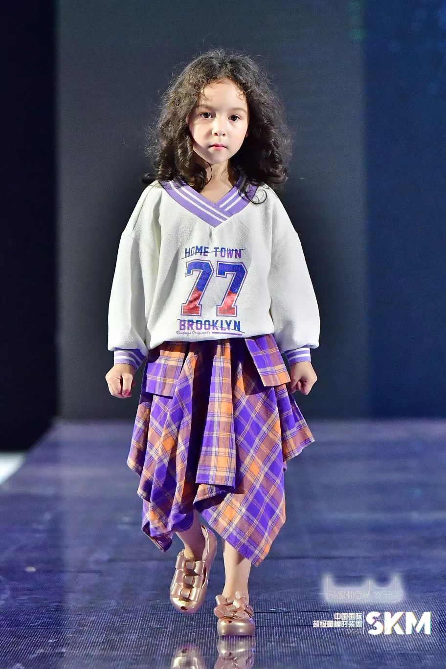 【喔也童装 2019中国国际超级童模时装周品牌发布