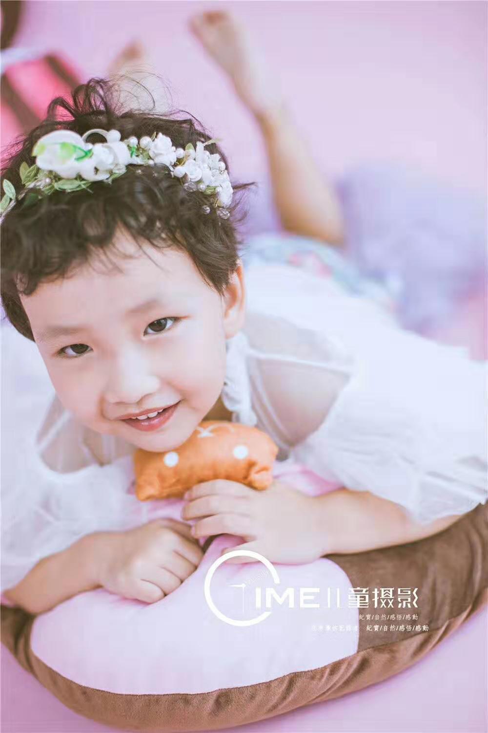 小情人开怀大笑的同时也足以让我们重温那一段记忆之中的美好和温暖