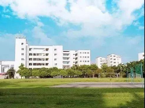 北海职业学院的前身是1977年1月成立的北海市师范学校,距今已有41年的