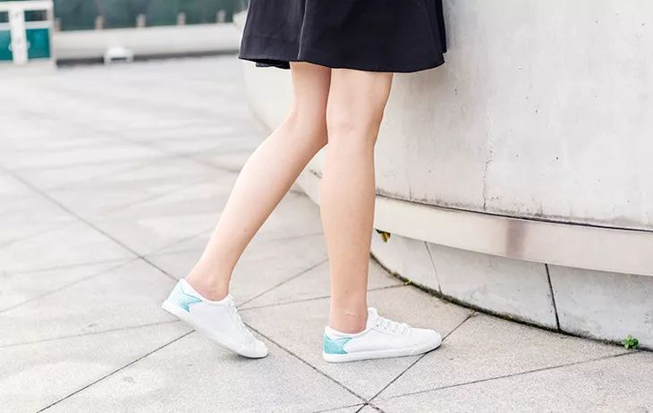 折2万次都不皱的百搭小白鞋超q弹光脚穿也舒服