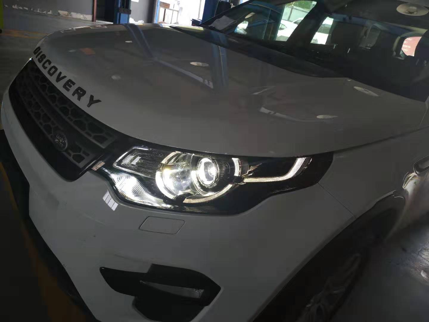 石家庄刀疤超改灯——路虎极光车灯升级紫猫led车灯透镜大灯