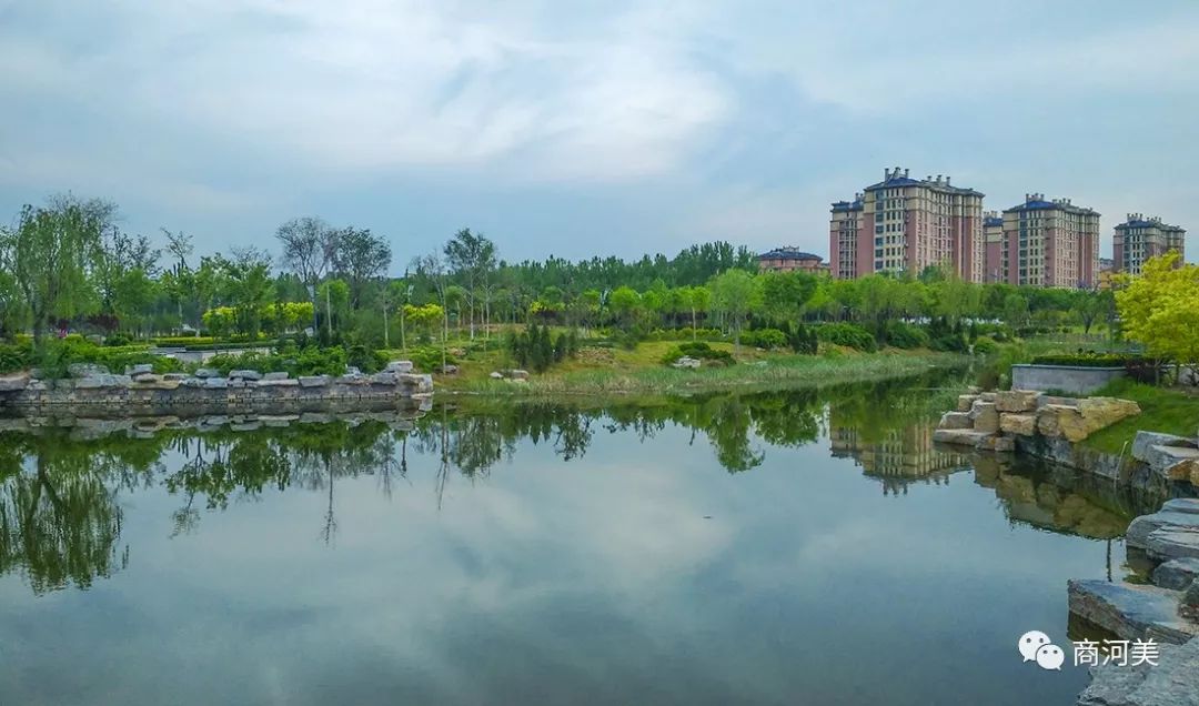 画卷千姿百态的城市小河文昌河