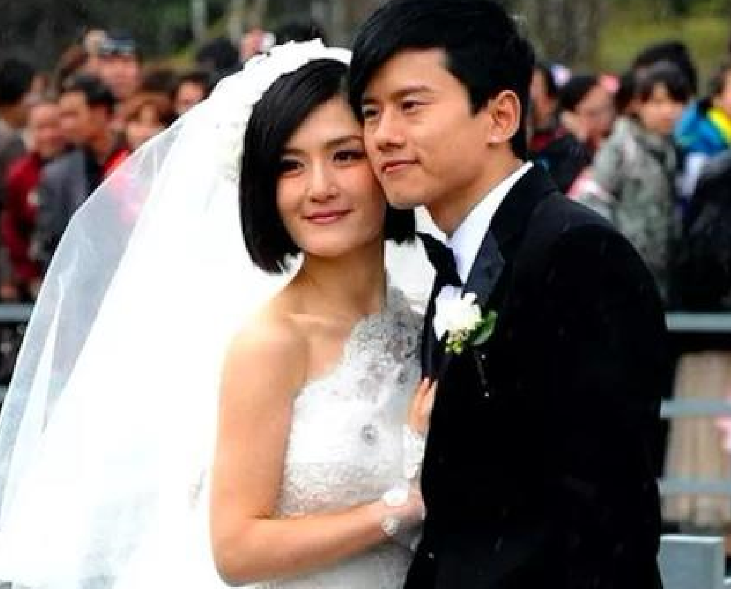 谢娜开直播支持张杰力破离婚传闻