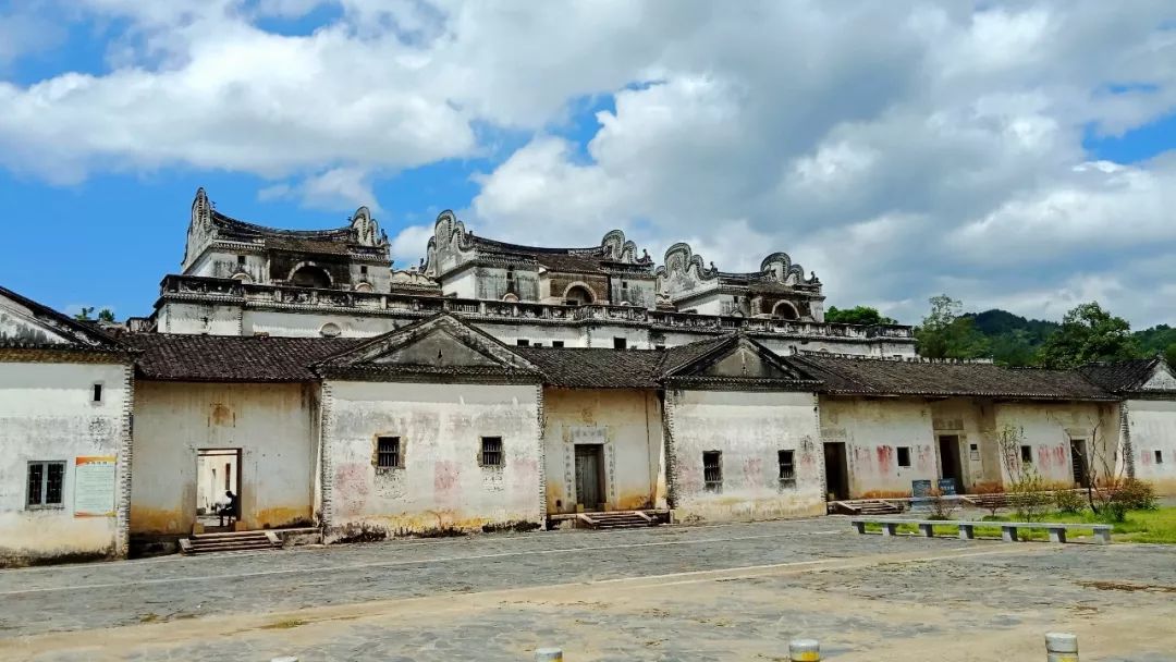 刷爆朋友圈七拱镇的天空蓝令人心醉