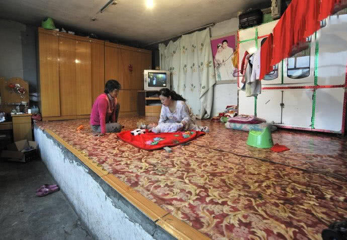 东北人全家都睡在一个炕上新婚夫妻会不好意思吗看来多虑了