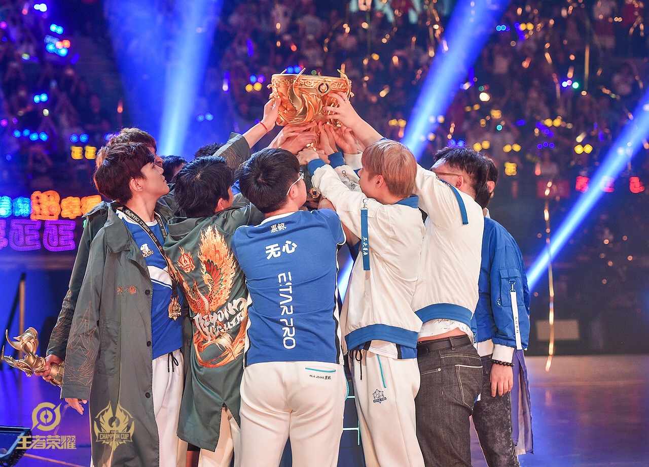 estarpro斩获金凤凰杯 数万人大运中心见证首个世冠冠军诞生_总决赛