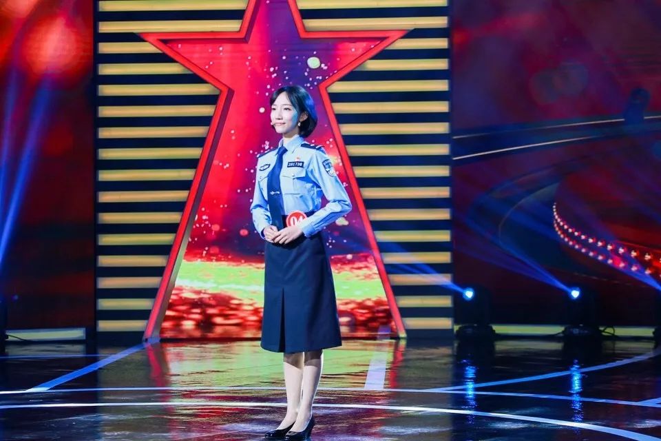 就在刚刚,广州边检总站东莞出入境边防检查站王盈力同