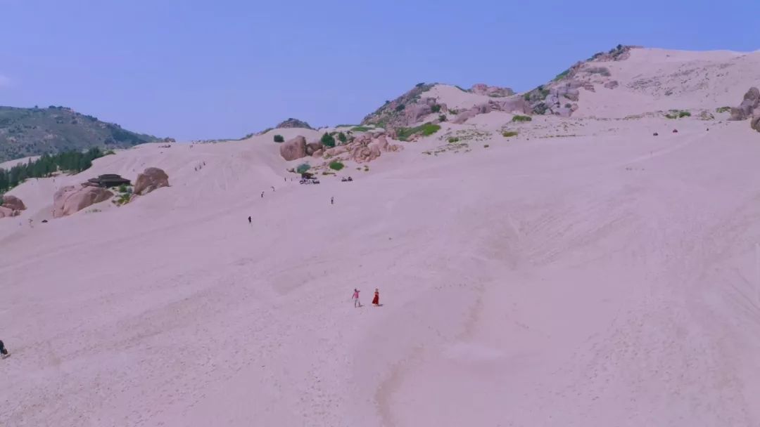 累趴窝两百万年的石阵叫阿斯哈图贡格尔大草原挨着达里湖(漂亮)乌兰布