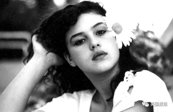 15岁少女神颜惊呆路人,没想到竟然是她的女儿?