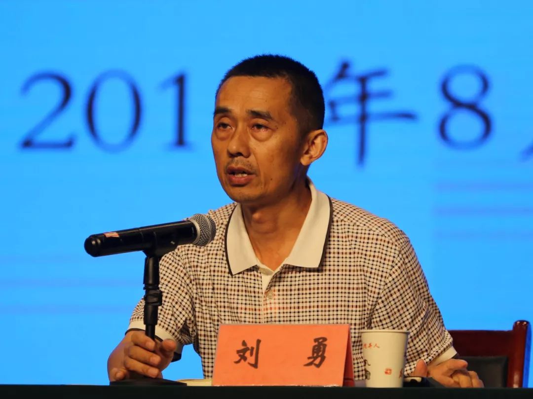 (副县长周密安排当前重点工作)县委副书记贾晓伟指出脱贫攻坚战打响