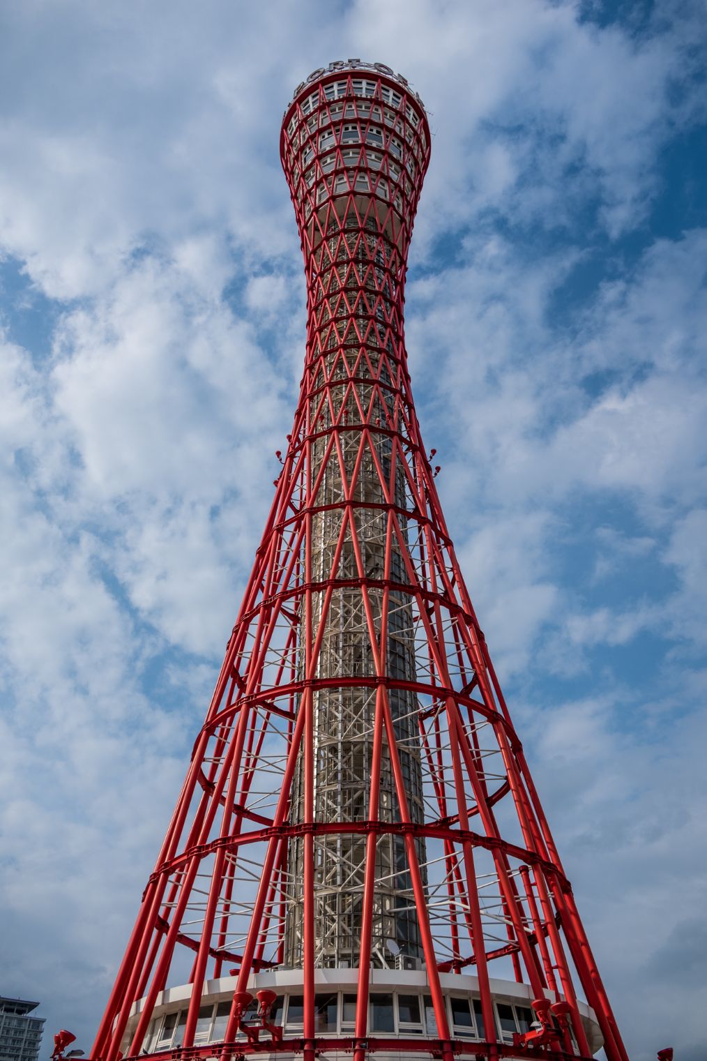 神户港上最引人注目的地标性建筑就是那座神似广州"小蛮腰"的神户塔了