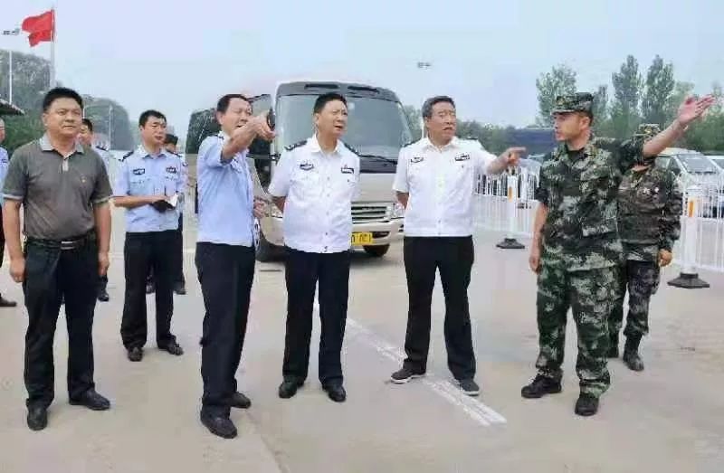 长治市副市长,公安局局长成文碧深入黎城县东阳关公安检查站及市直监