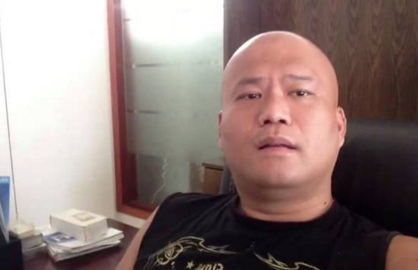 原创52岁142斤业余摔跤手tko36岁260斤张麒邓勇我是为民除害