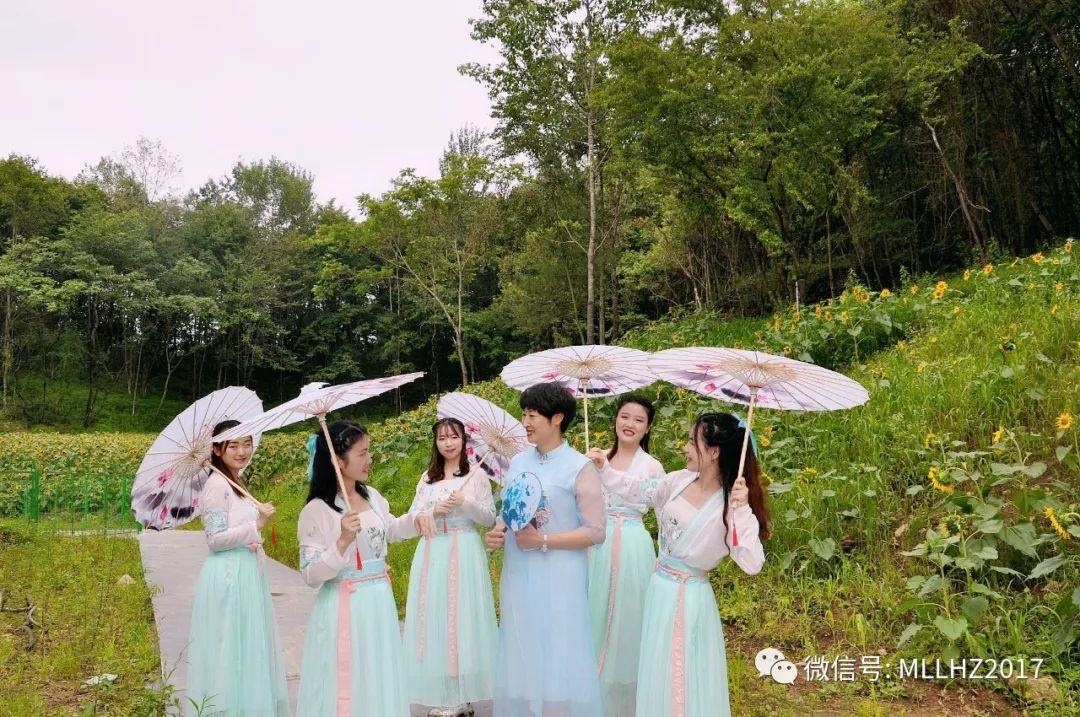 水雾池位于蔺河镇蒋家关村三组,高高的山岭上一弯