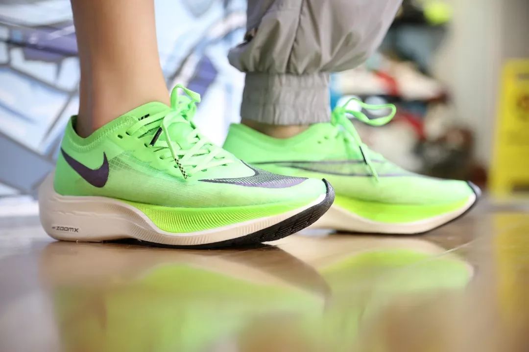 xh55girl听说它是nike目前最好穿最高科技的跑鞋糯米