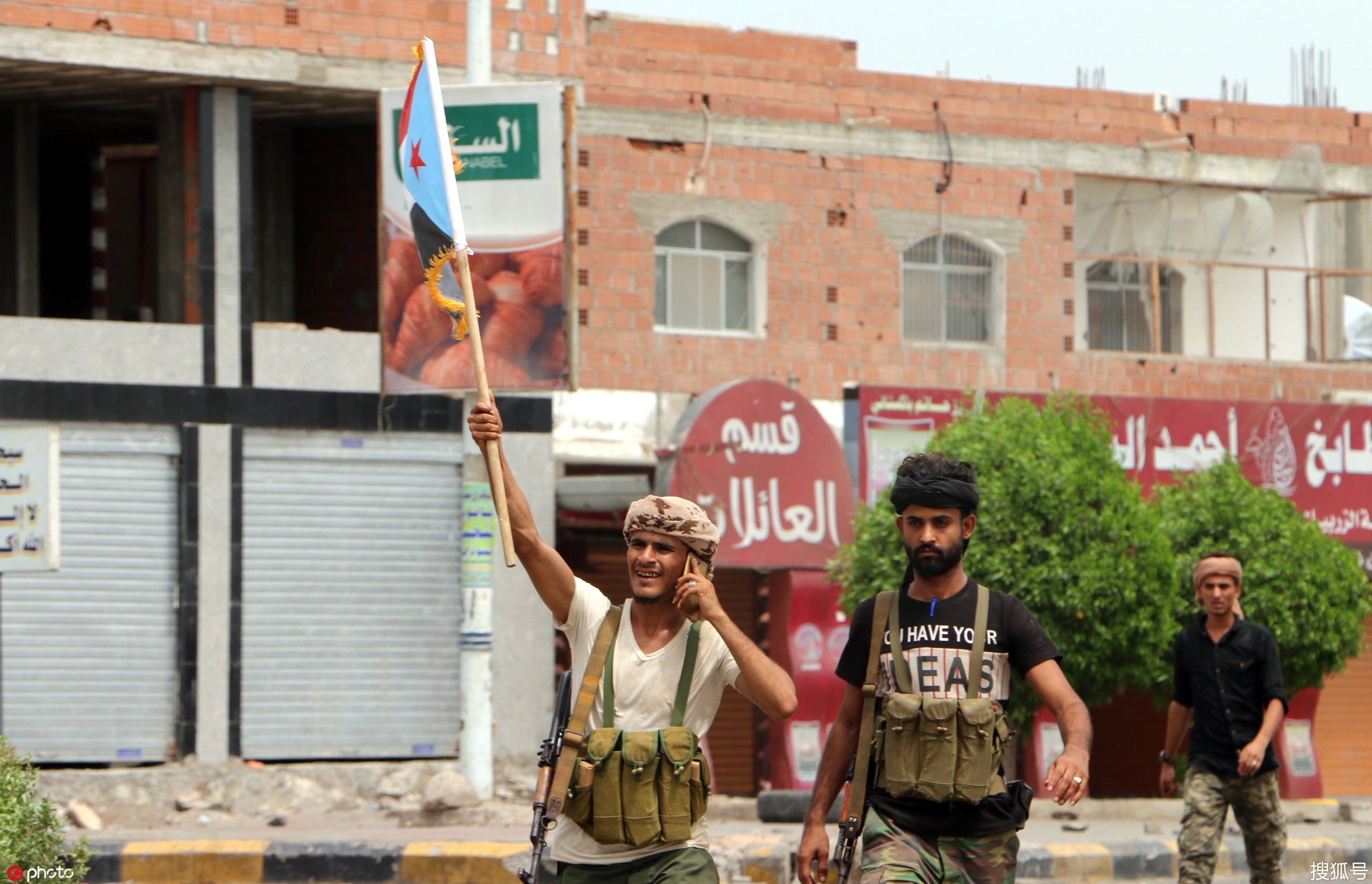 也门派别在亚丁爆发冲突 地方武装占领临时总统府