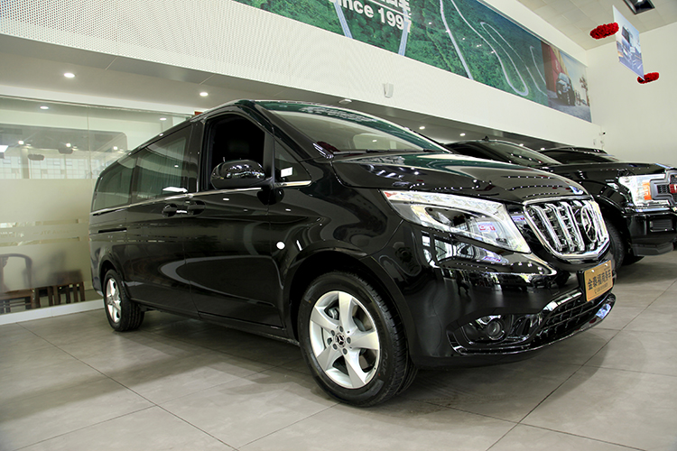 奔驰v6七座豪华商务车带您体验精致生活