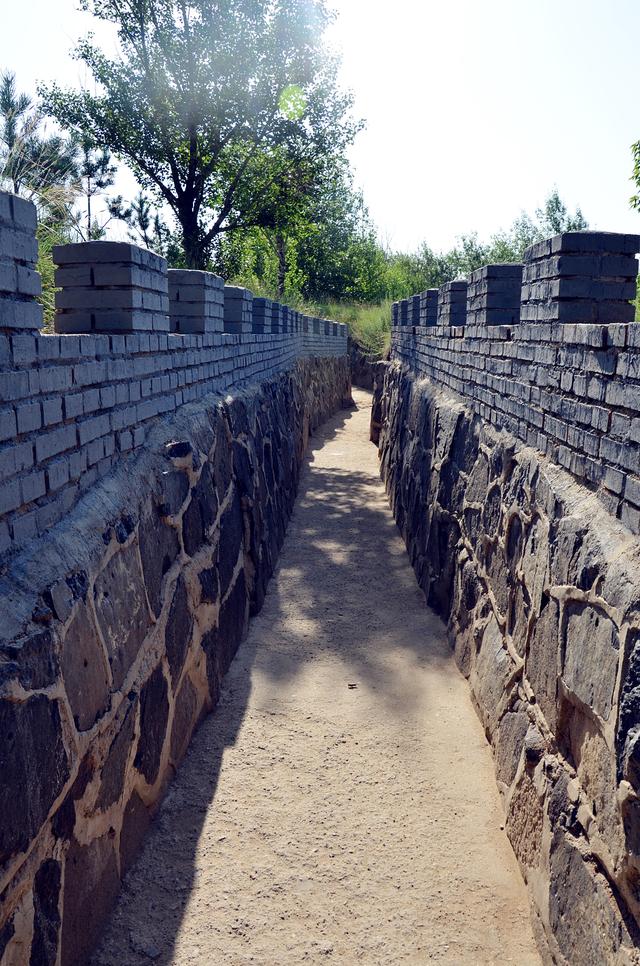 图说中国张北县的野狐岭要塞景区